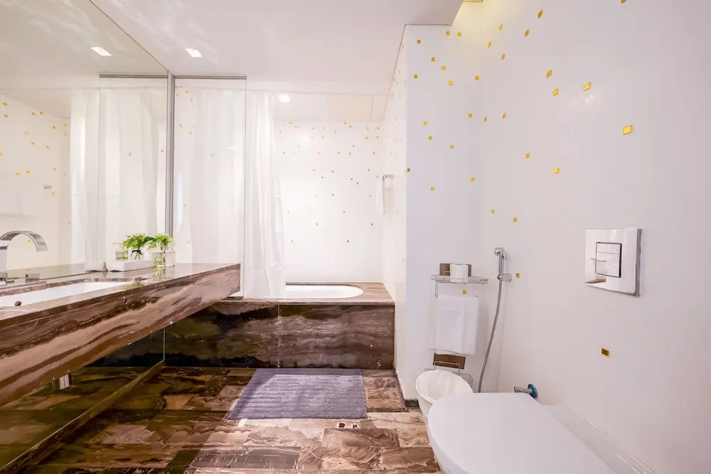 Дубай: Tanin - Stunning Fendi Apt for 8 Facing Palm Jumeirah