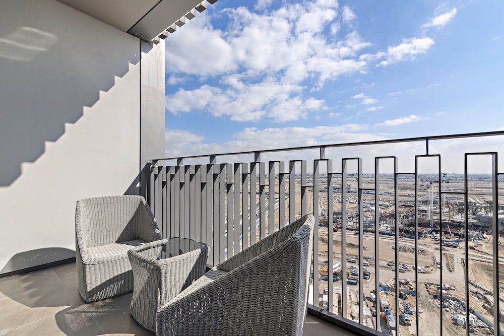 Дубай: WelHome - Stylish Condo With Cityscape View in Creek Harbour
