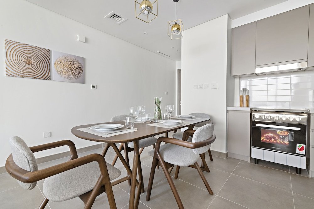 Дубай: WelHome - Stylish Condo With Cityscape View in Creek Harbour
