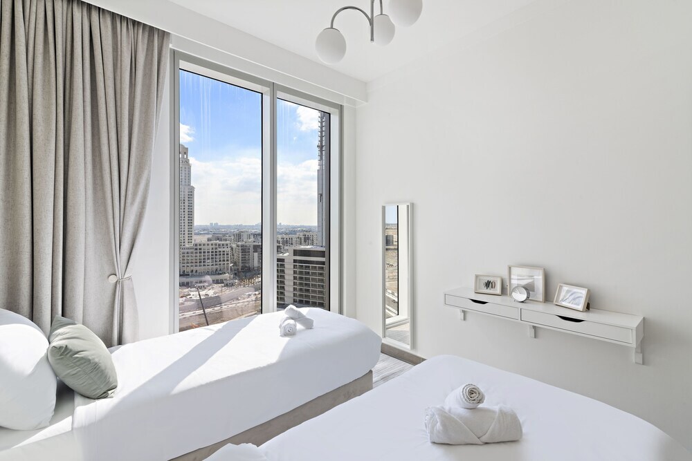 Дубай: WelHome - Stylish Condo With Cityscape View in Creek Harbour