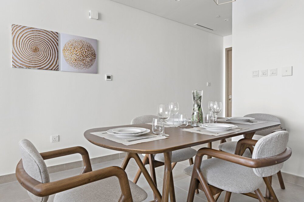 Дубай: WelHome - Stylish Condo With Cityscape View in Creek Harbour