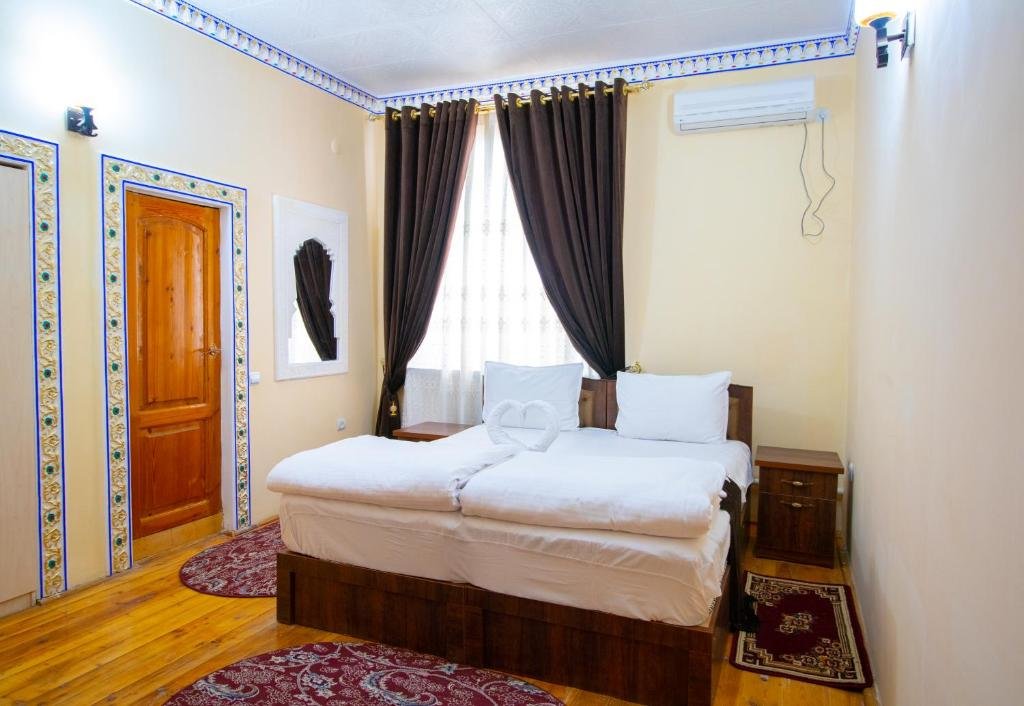Бухара: Hotel Zaringiz