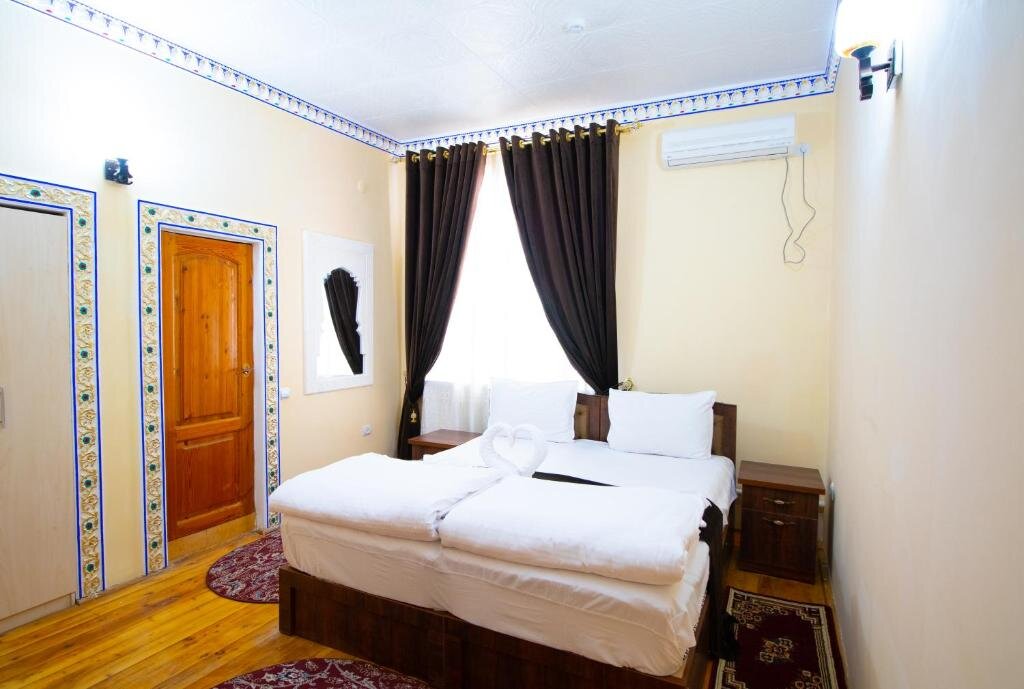 Бухара: Hotel Zaringiz