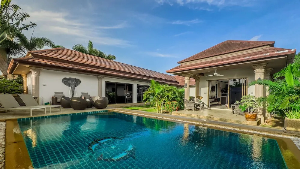 Муанг: Garden bungalows 4br with private pool