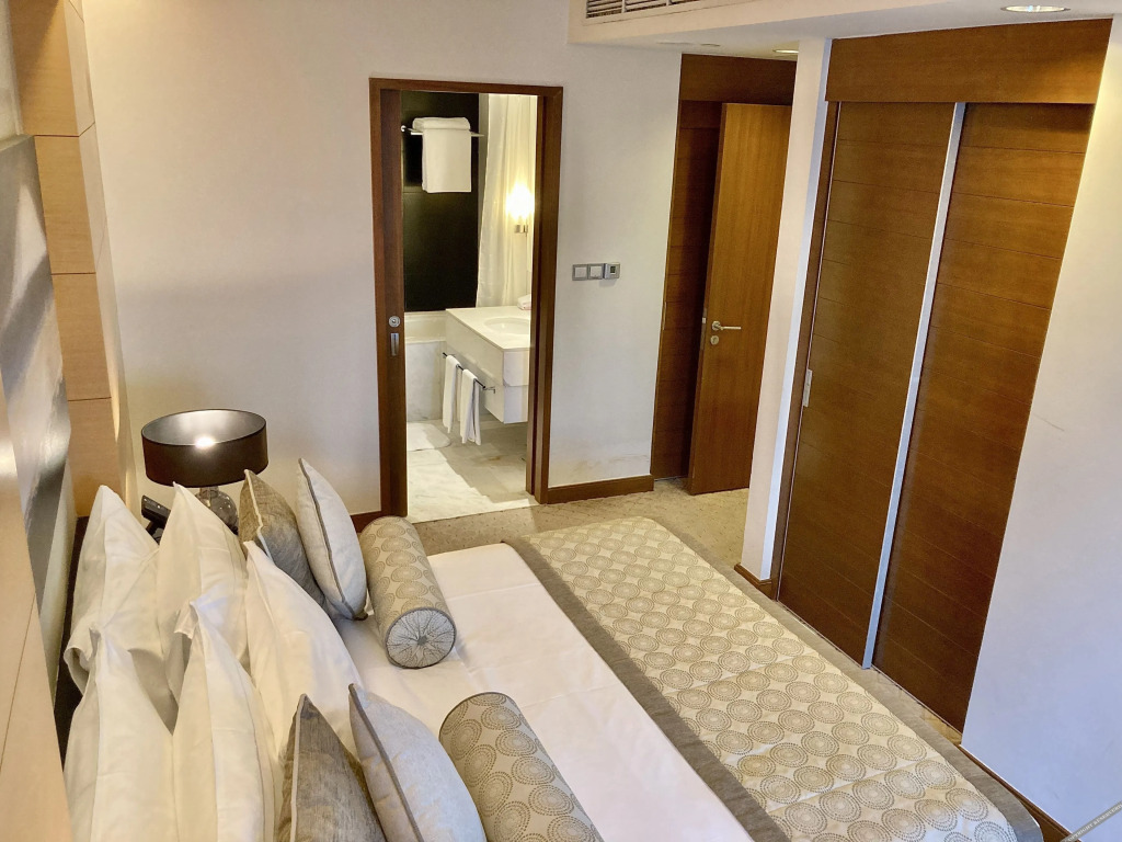 Дубай: SuperHost - Address Dubai Mall - Gorgeous One Bedroom