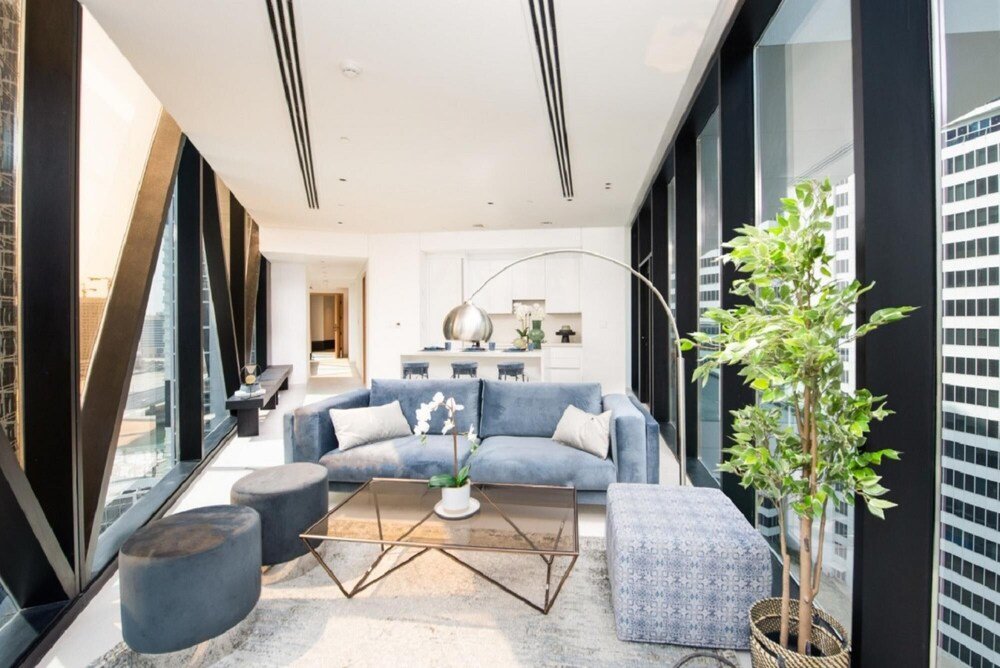 Дубай: Well Connected Luxury Apt w Waterway Vws