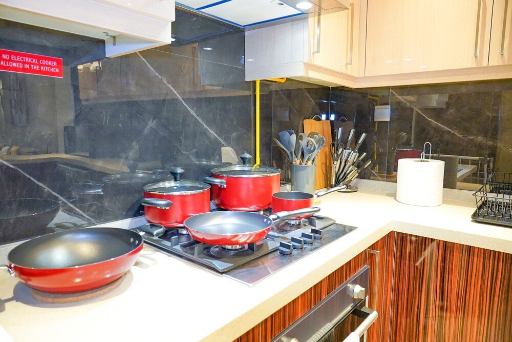 Дубай: Whitesage - Spacious Apartment With Balcony Near Metro Station