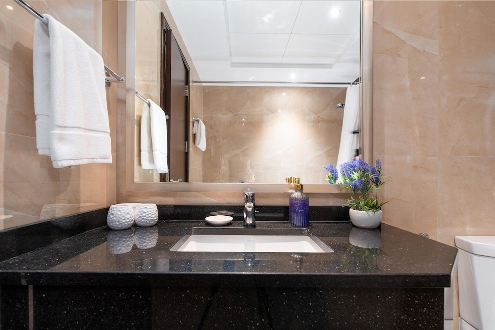 Дубай: Whitesage - Spacious Apartment With Balcony Near Metro Station