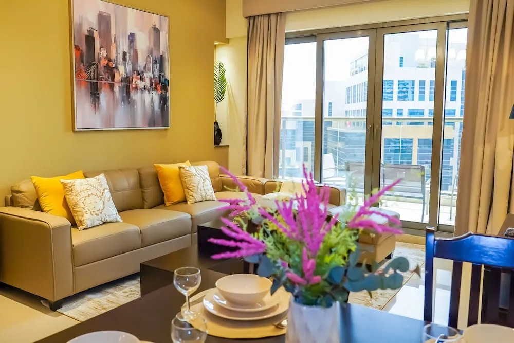 Дубай: Whitesage - Spacious Apartment With Balcony Near Metro Station