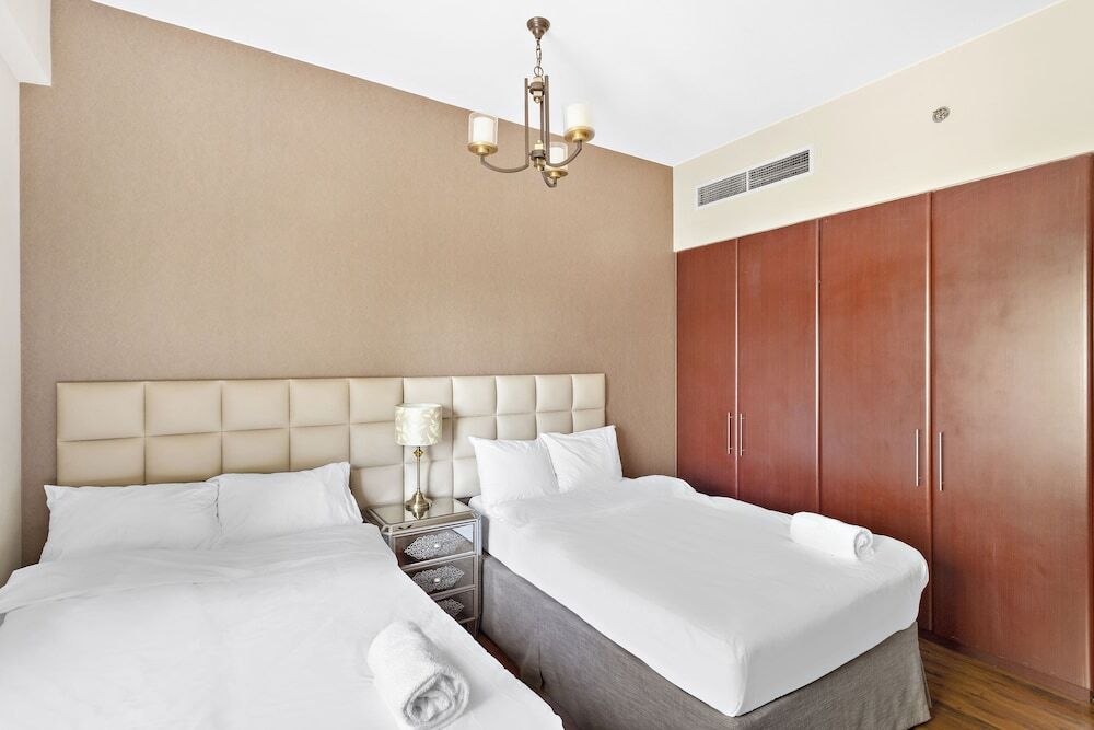 Дубай: WelHome - Waterfront Family-Size Apt With JBR Beach Access