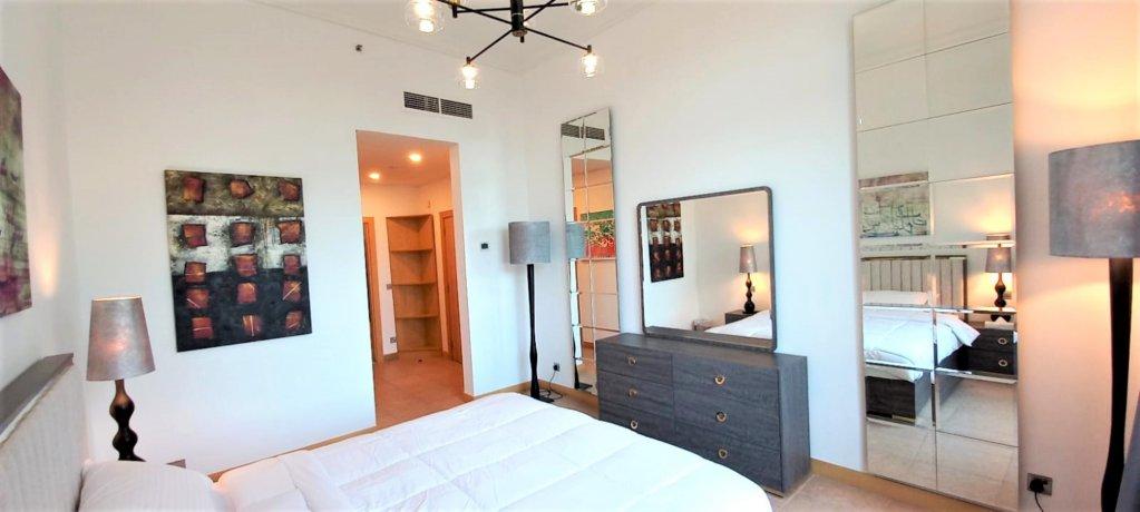 Дубай: Spacious & Chic 1 bedroom with balcony in Palm