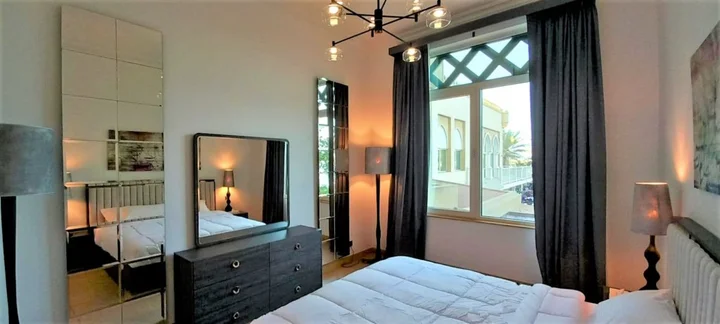 Дубай: Spacious & Chic 1 bedroom with balcony in Palm