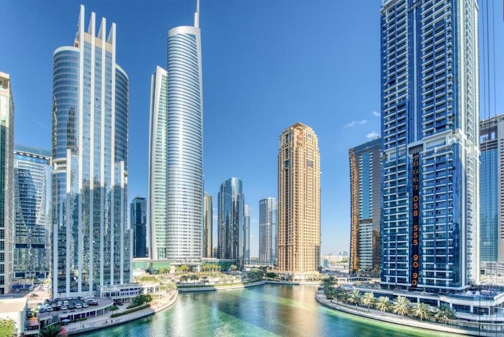 Дубай: Whitesage - Luxurious Studio in JLT With City Skyline View