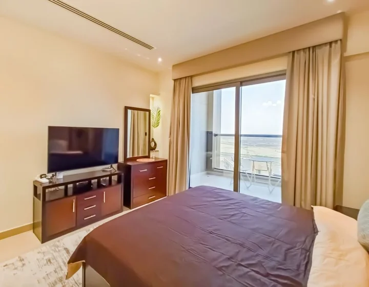 Дубай: Whitesage - Elegant Studio With Balcony Overlooking The Canal