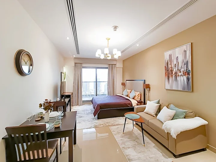 Дубай: Whitesage - Elegant Studio With Balcony Overlooking The Canal
