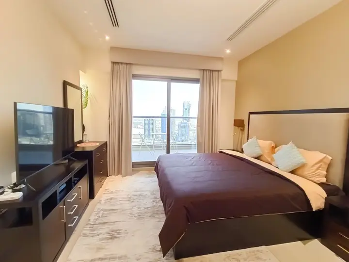 Дубай: Whitesage - Elegant Studio With Balcony Overlooking The Canal