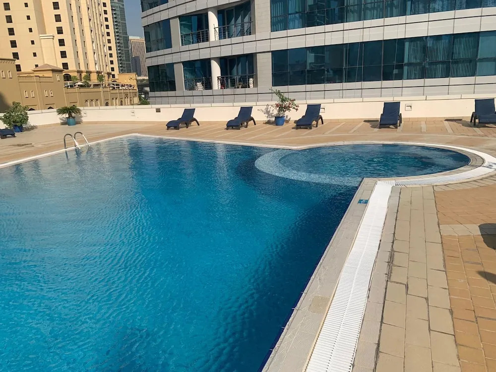 Дубай: Stunning Apartment at Dora Bay Dubai Marina