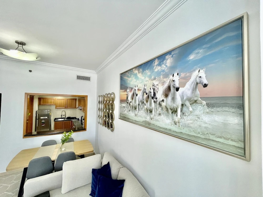 Дубай: Stunning Apartment at Dora Bay Dubai Marina