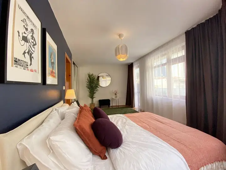 Central Flat With Balcony and Terrace in Sisli — фото 1