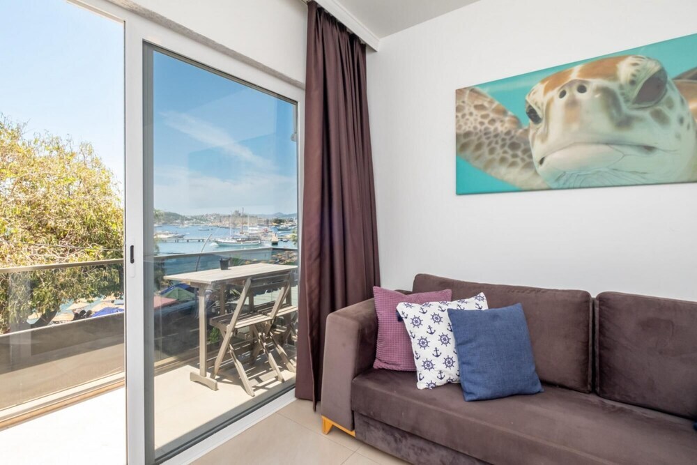 Бодрум: Seafront Flat With Breathtaking Sea View in Bodrum