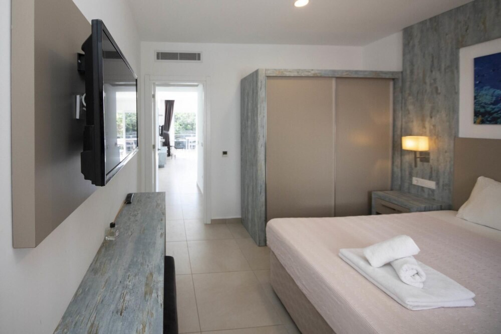 Бодрум: Seafront Flat With Breathtaking Sea View in Bodrum