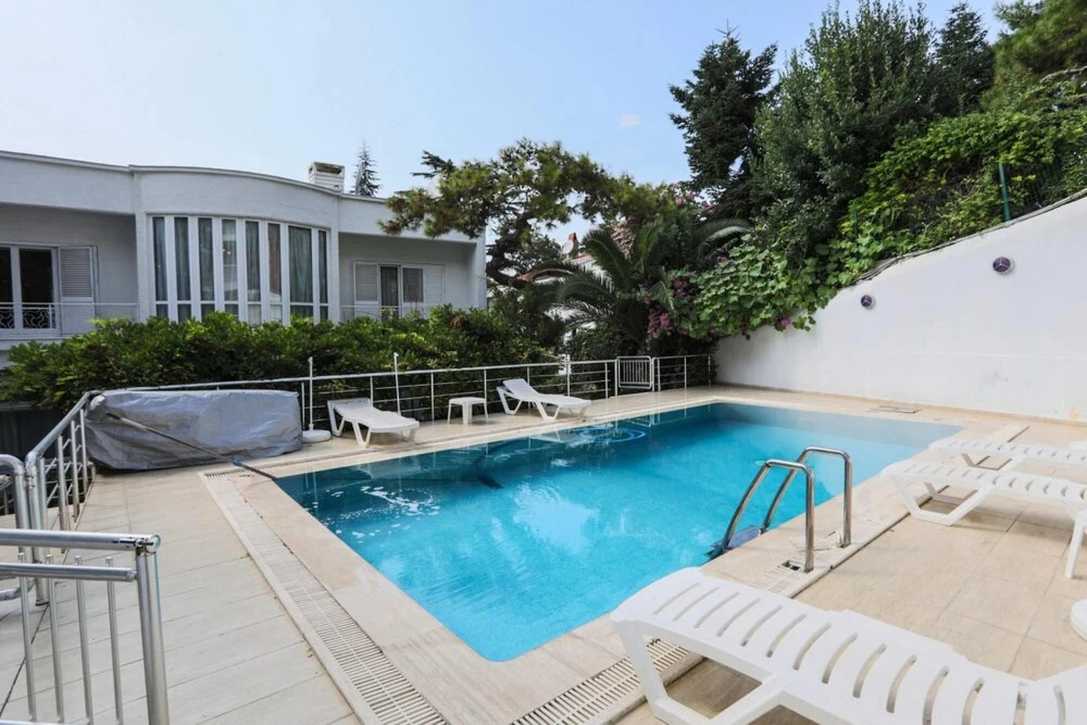 Бююкада: Luxury Mansion in the Heart of Prince Island