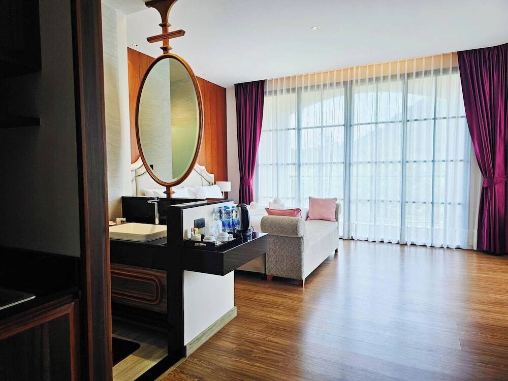 На Чом Тхиан: Grand Lord Hotel& Residence