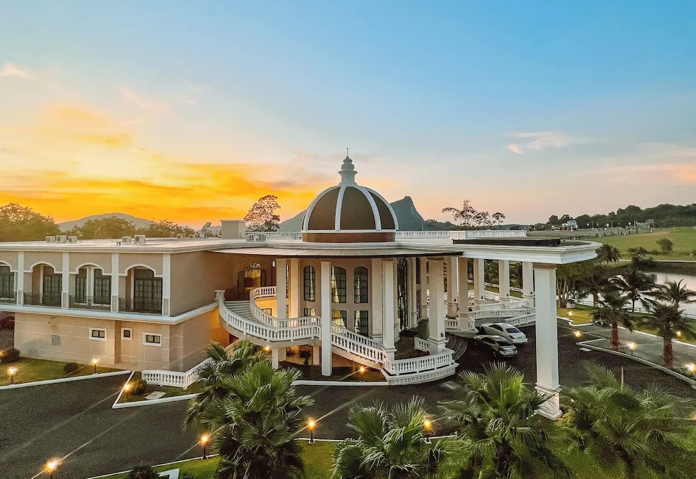 На Чом Тхиан: Grand Lord Hotel& Residence