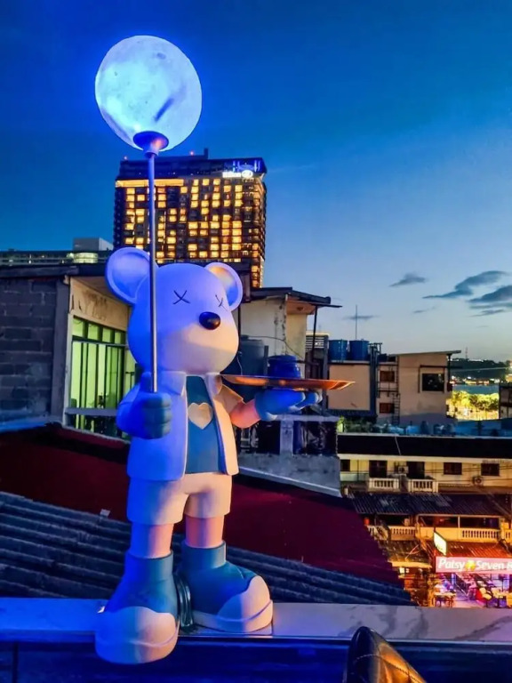 Паттайя: The Globe Hotel Bar and Restaurant