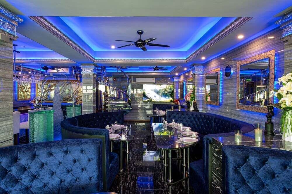 Паттайя: The Globe Hotel Bar and Restaurant