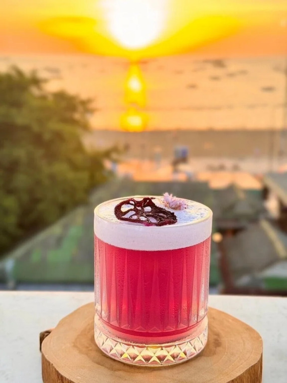 Паттайя: The Globe Hotel Bar and Restaurant