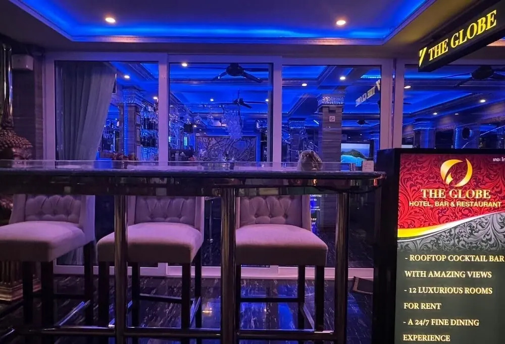 Паттайя: The Globe Hotel Bar and Restaurant