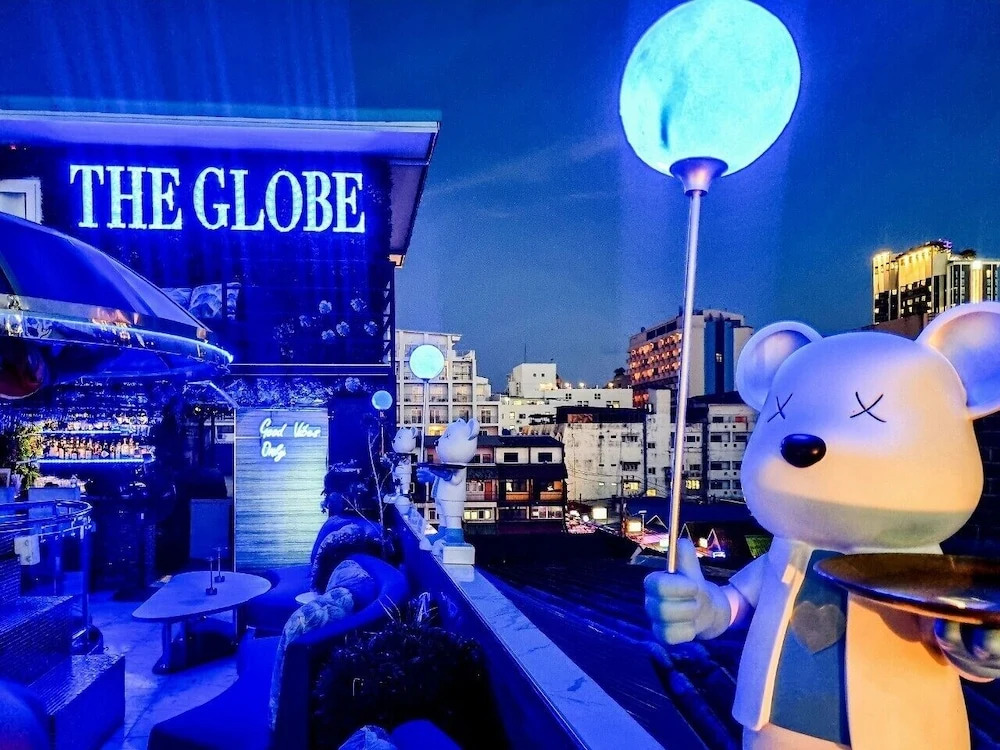 Паттайя: The Globe Hotel Bar and Restaurant