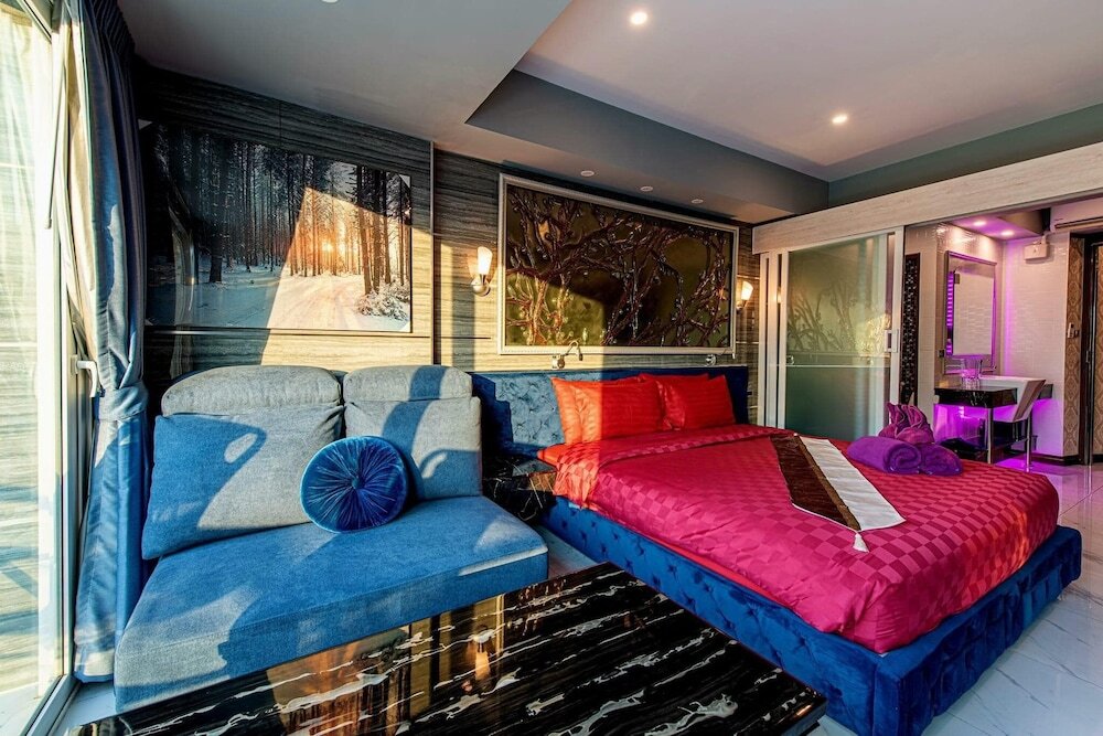 Паттайя: The Globe Hotel Bar and Restaurant