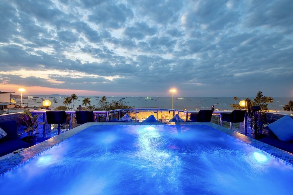 Паттайя: The Globe Hotel Bar and Restaurant