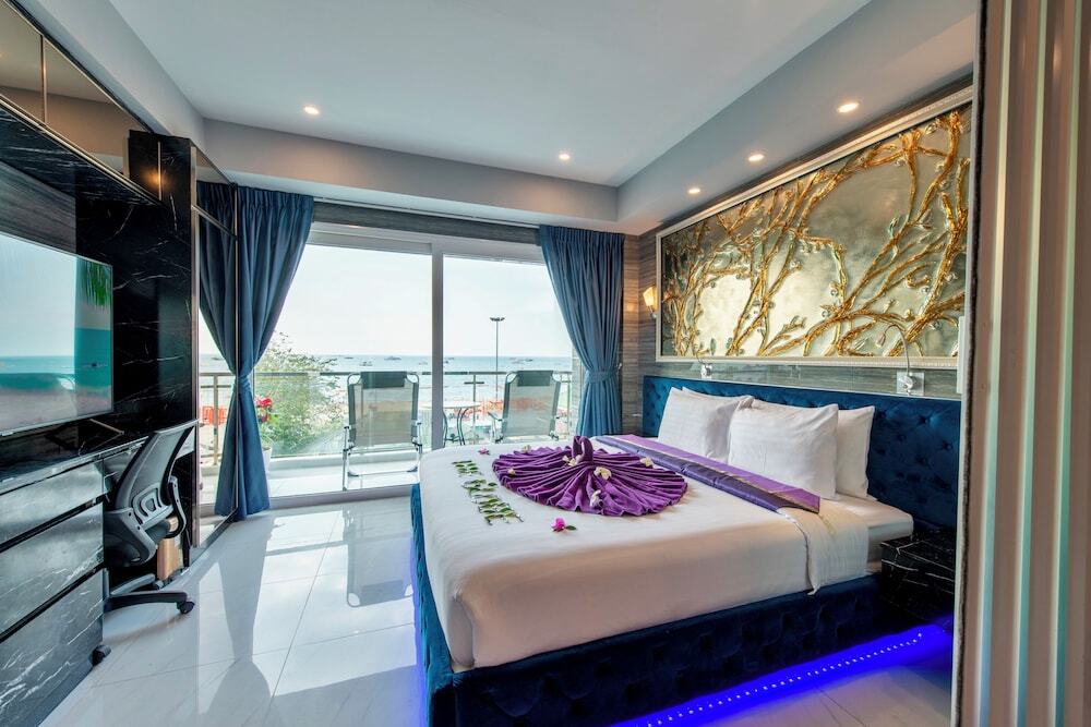 Паттайя: The Globe Hotel Bar and Restaurant
