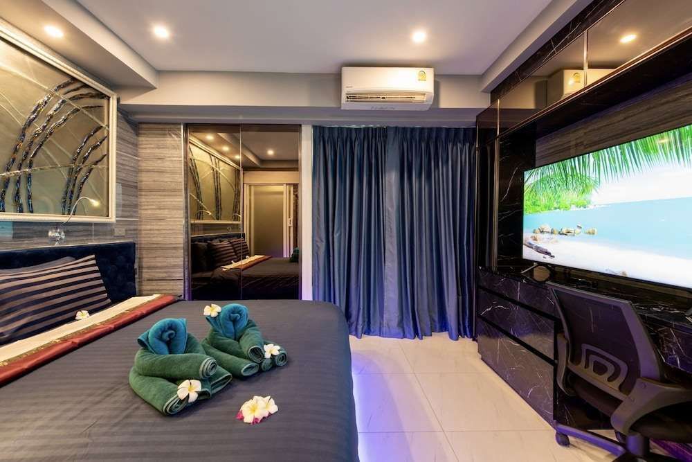Паттайя: The Globe Hotel Bar and Restaurant