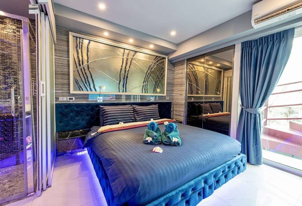 Паттайя: The Globe Hotel Bar and Restaurant