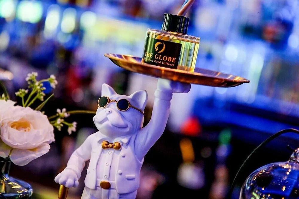 Паттайя: The Globe Hotel Bar and Restaurant