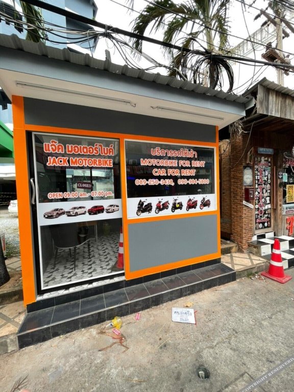Паттайя: The Base Inn