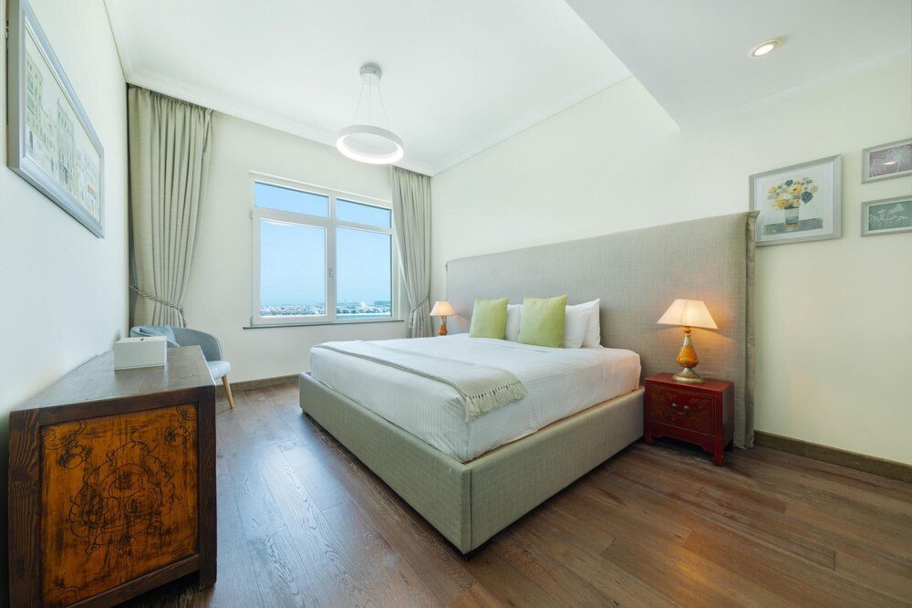 Дубай: Beach Access Apt w Burj Sea Views on The Palm