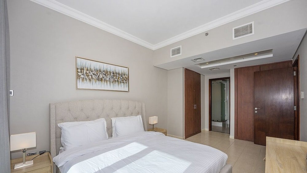 Дубай: Homesgetaway - JLT Lake Views 1BR