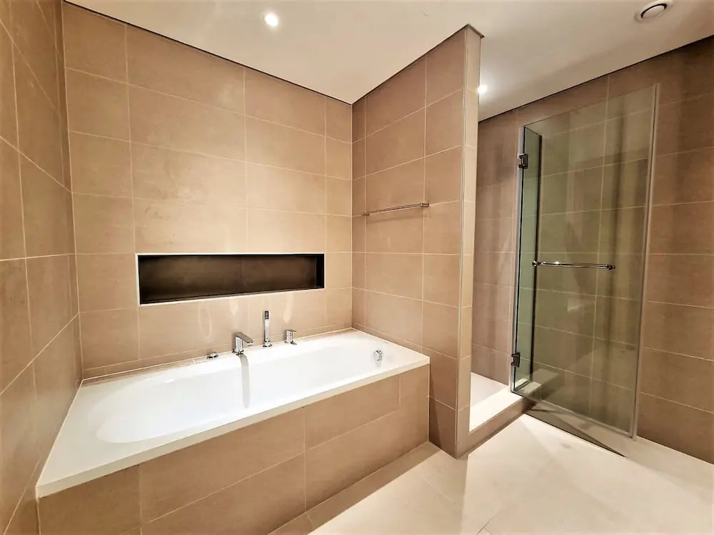 Дубай: Luxurious Downtown Apt with balcony & View