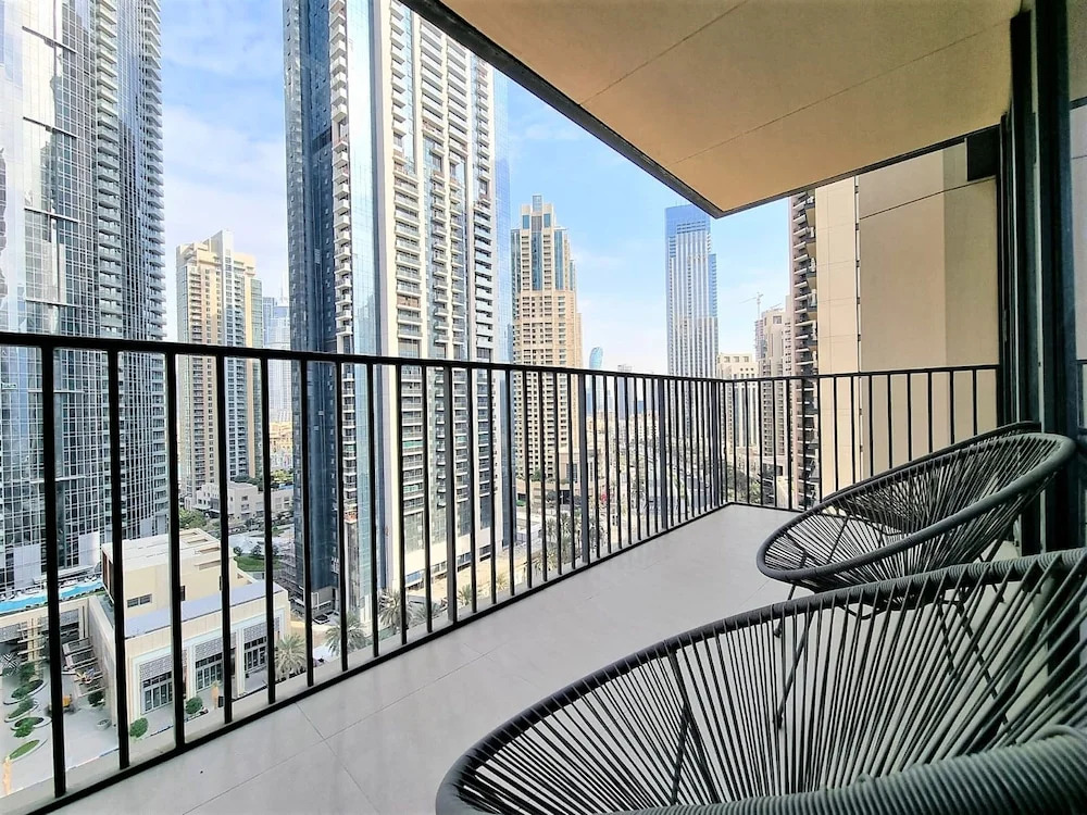 Дубай: Luxurious Downtown Apt with balcony & View