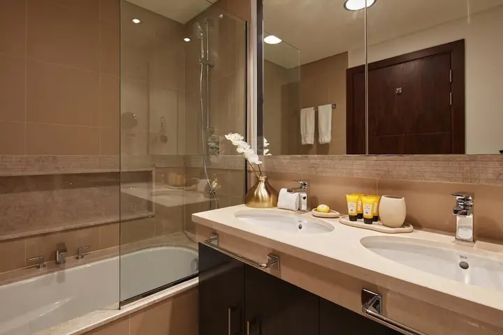 Дубай: FantaStay Burj Vista tower 1