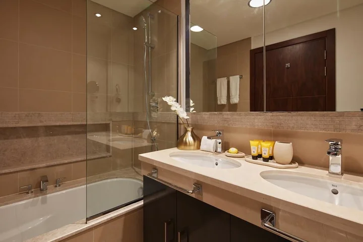 Дубай: FantaStay Burj Vista tower 1