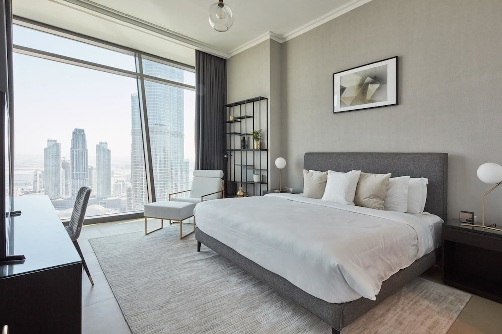 Дубай: FantaStay Burj Vista tower 1