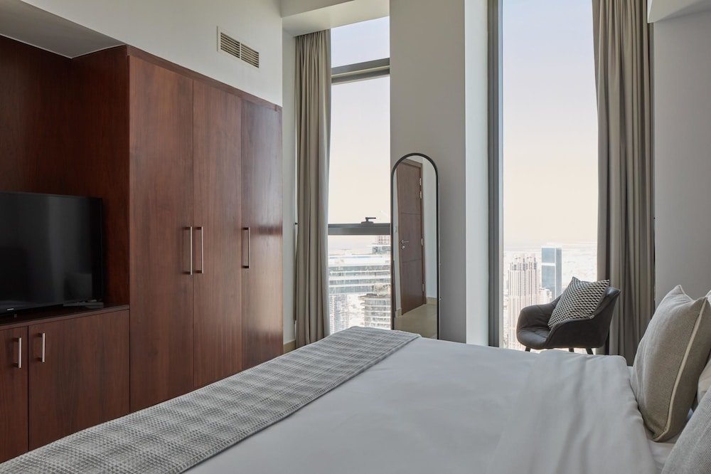 Дубай: FantaStay Burj Vista tower 1