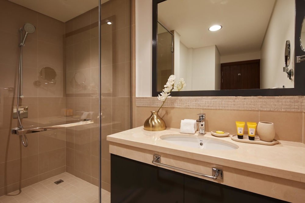 Дубай: FantaStay Burj Vista tower 1
