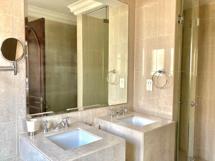Дубай: Luxurious Stay in Dubai Downtown